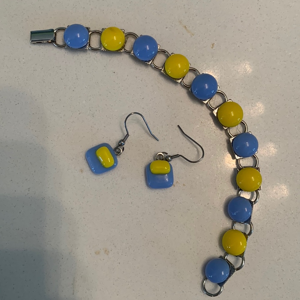NWOT Glass Bracelet and Earrings Set